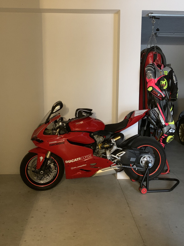 AF4935D4-005A-4098-8FD6-45FD0B9AD196