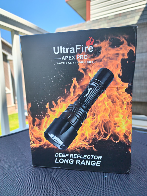 UltraFire LG20X Green Light Review - 18650 Flashlights