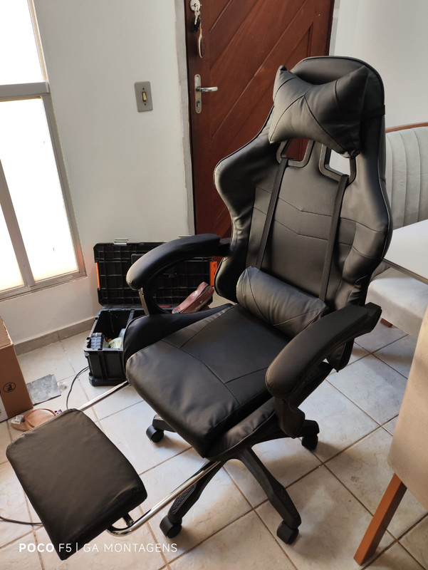 Montagem de cadeira gamer realizada pela GA Montagens