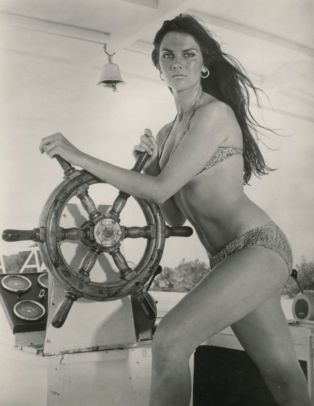 Caroline_Munro_c10