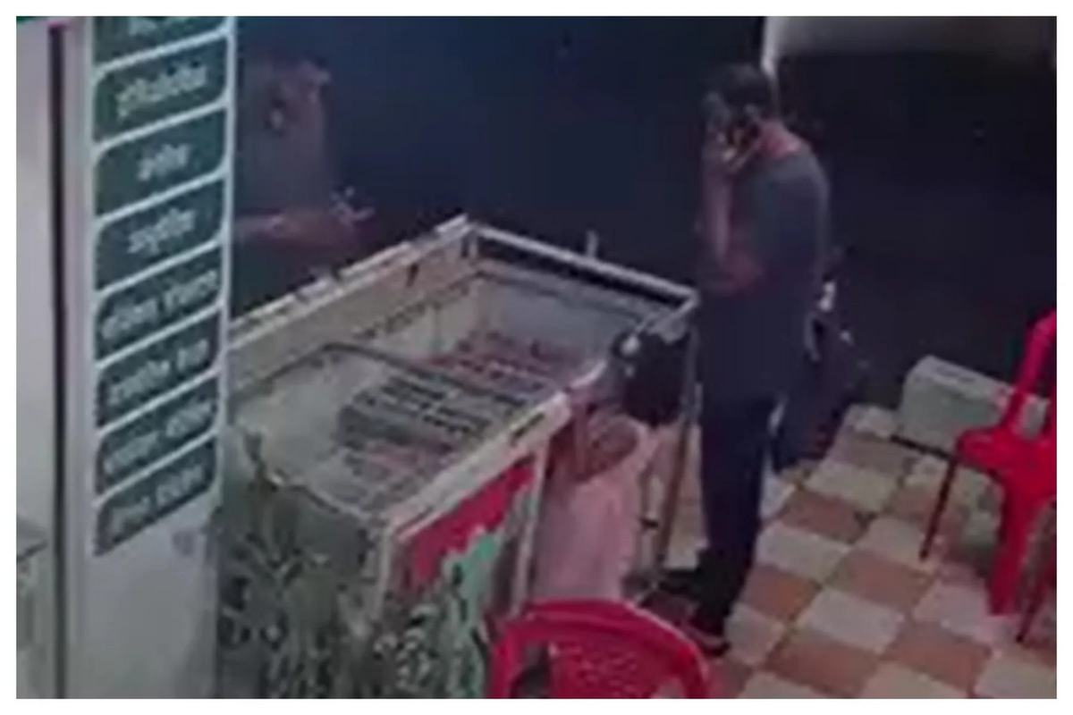 Niña sufre descarga eléctrica mientras su padre hablaba por teléfono