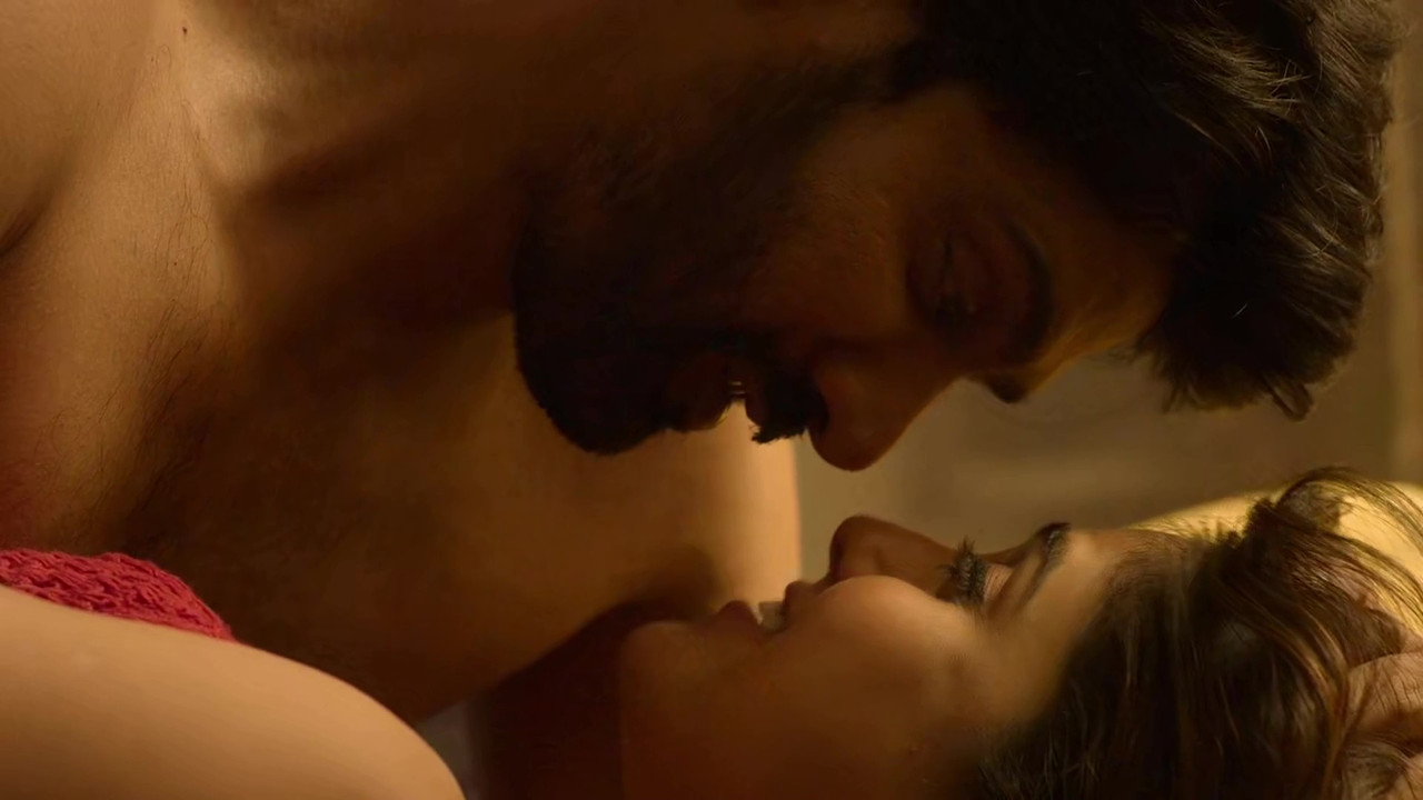 [Image: Parampara-S01-All-Episodes-Hot-Scenes-Co...-00030.jpg]