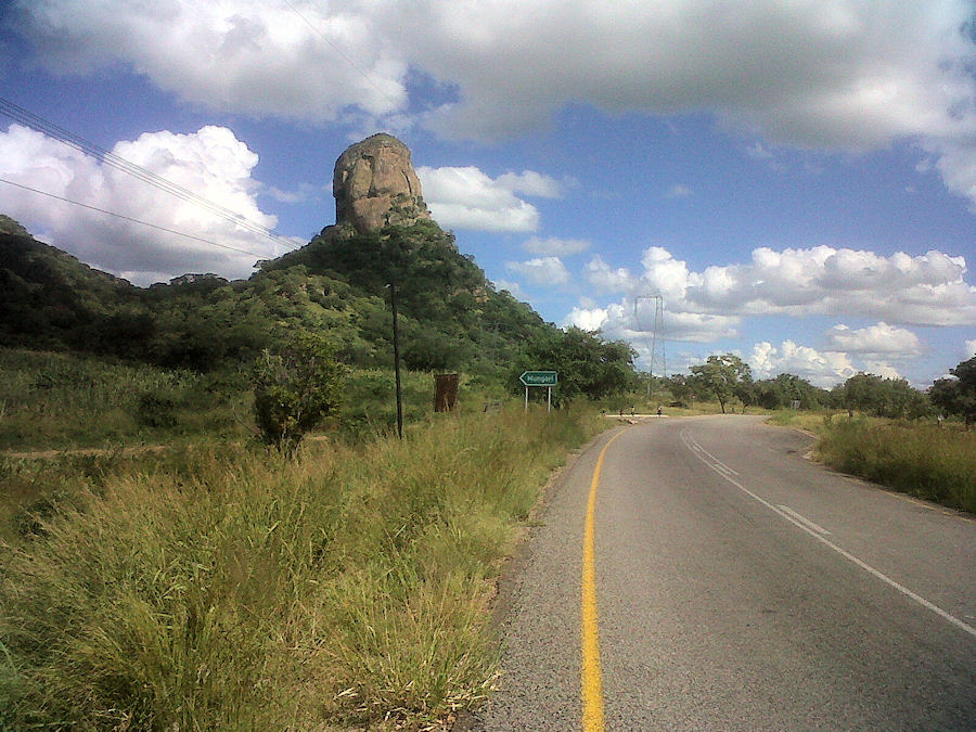 13-Cruzamento-de-Mung-ri-Prov-ncia-de-Manica