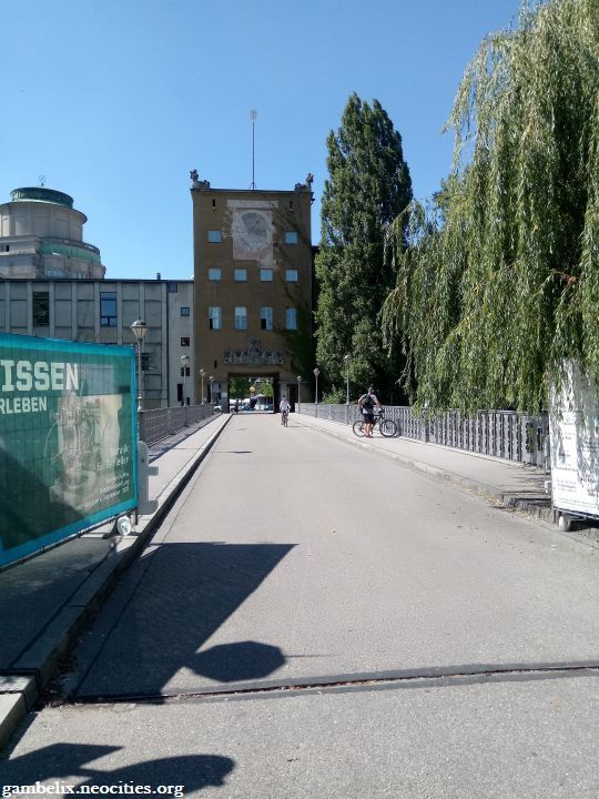 Munich-Dt-Museum-Bridge-LB3-720-TXT