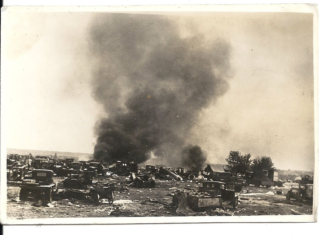 Orig.Foto zerstörte Russische Autos Technik nach