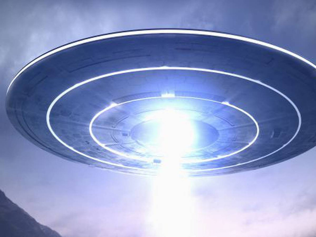 OVNI es captado volando cerca de la Estación Espacial Internacional