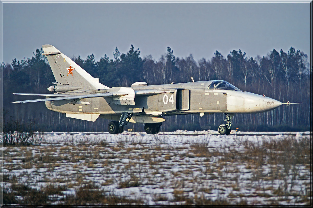 11 ORAP Su-24MR 04 White_0515324 (3)