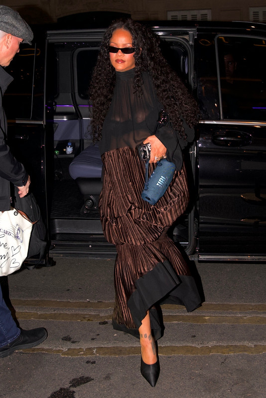 Rihanna Cesar Rest Paris36