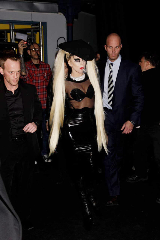 3-2-11-Backstage-at-TMFS-in-Paris-004.jp