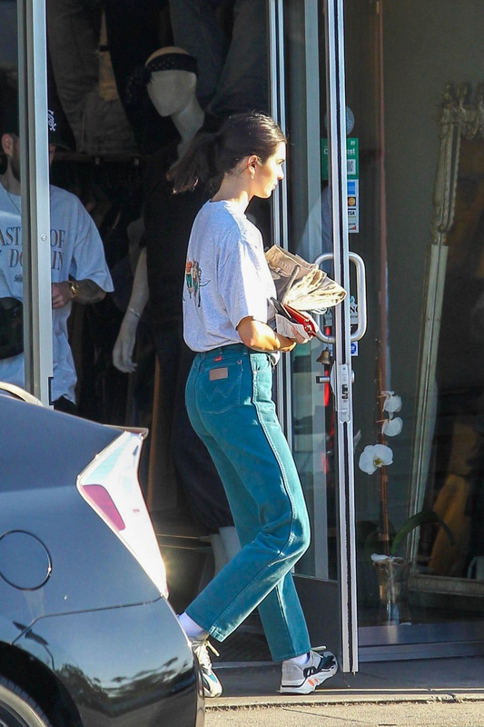 kendall-jenner-out-shopping-in-west-hollywood-06-30-2018-1