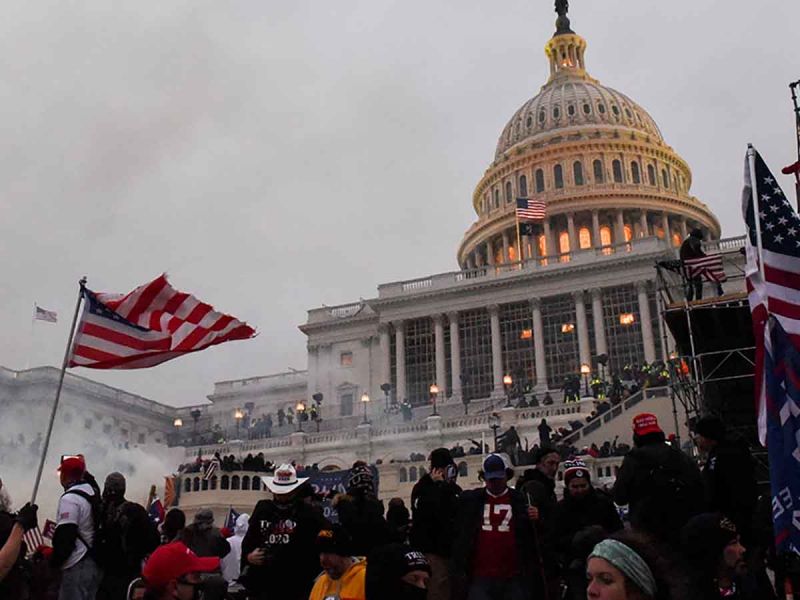 Trump pide a Corte Suprema bloquear investigación sobre disturbios del Capitolio