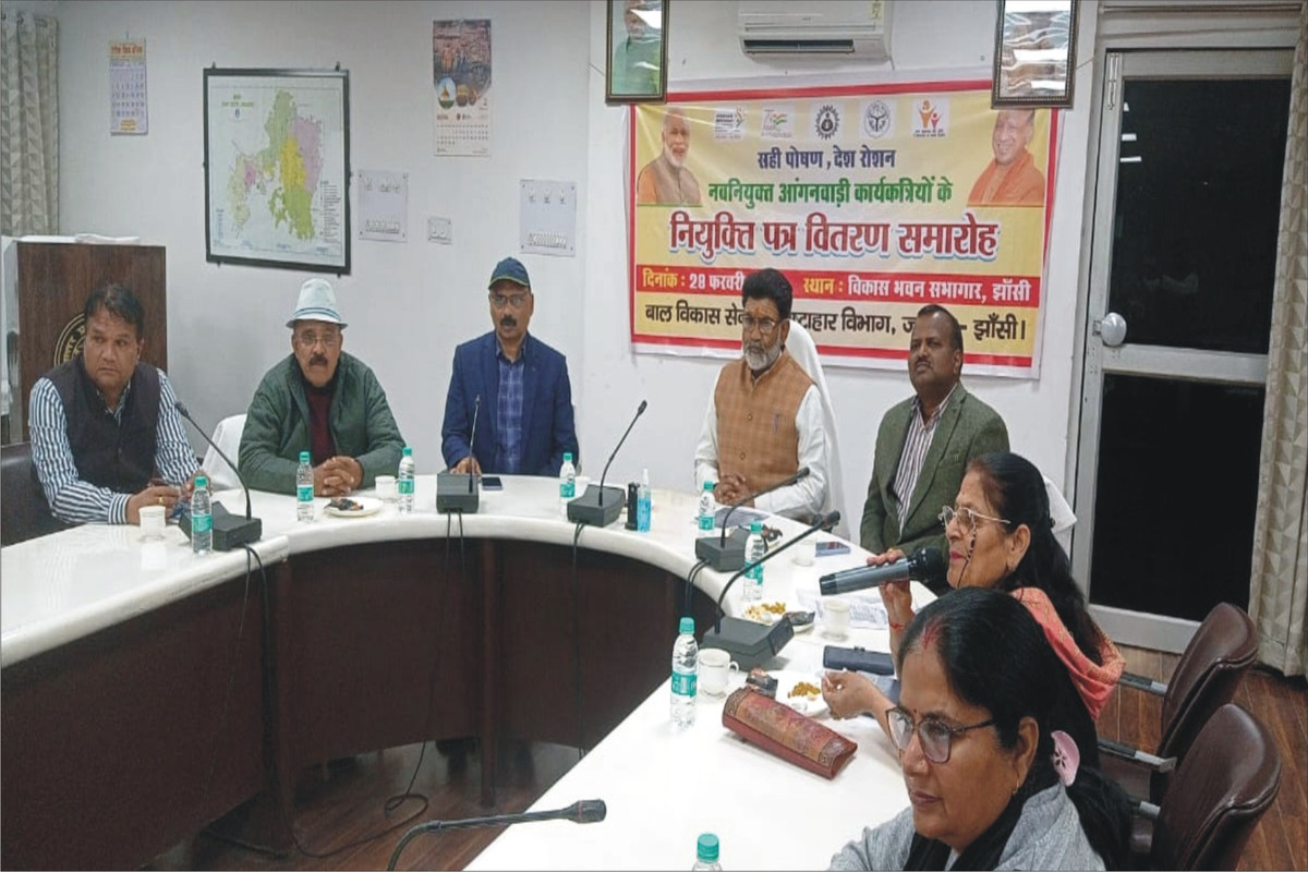 शिक्षक विधायक ने ऑगनबाडी कार्यकत्रियों को नियुक्ति पत्र का किया वितरण