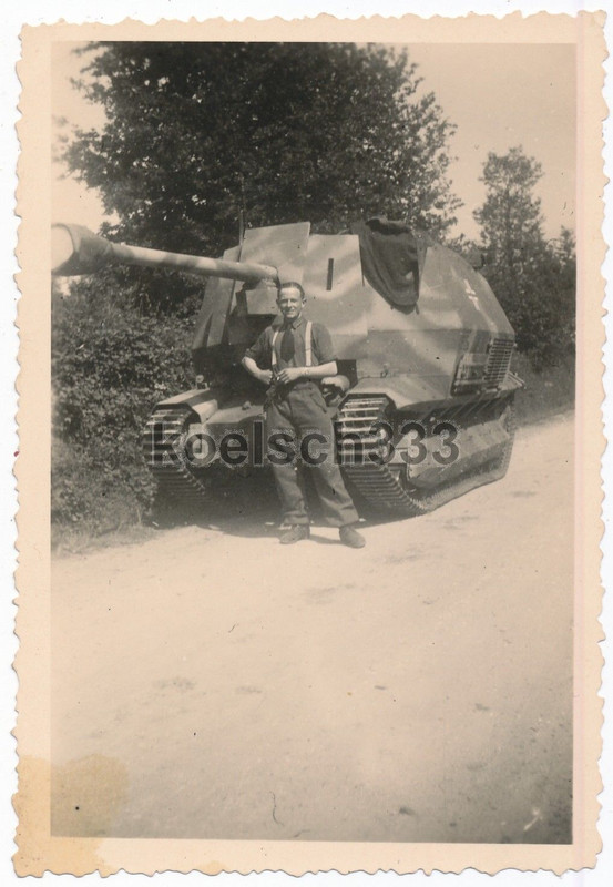 Foto Panzerjäger FCM 36 (f) Beute Panzer mit Bal