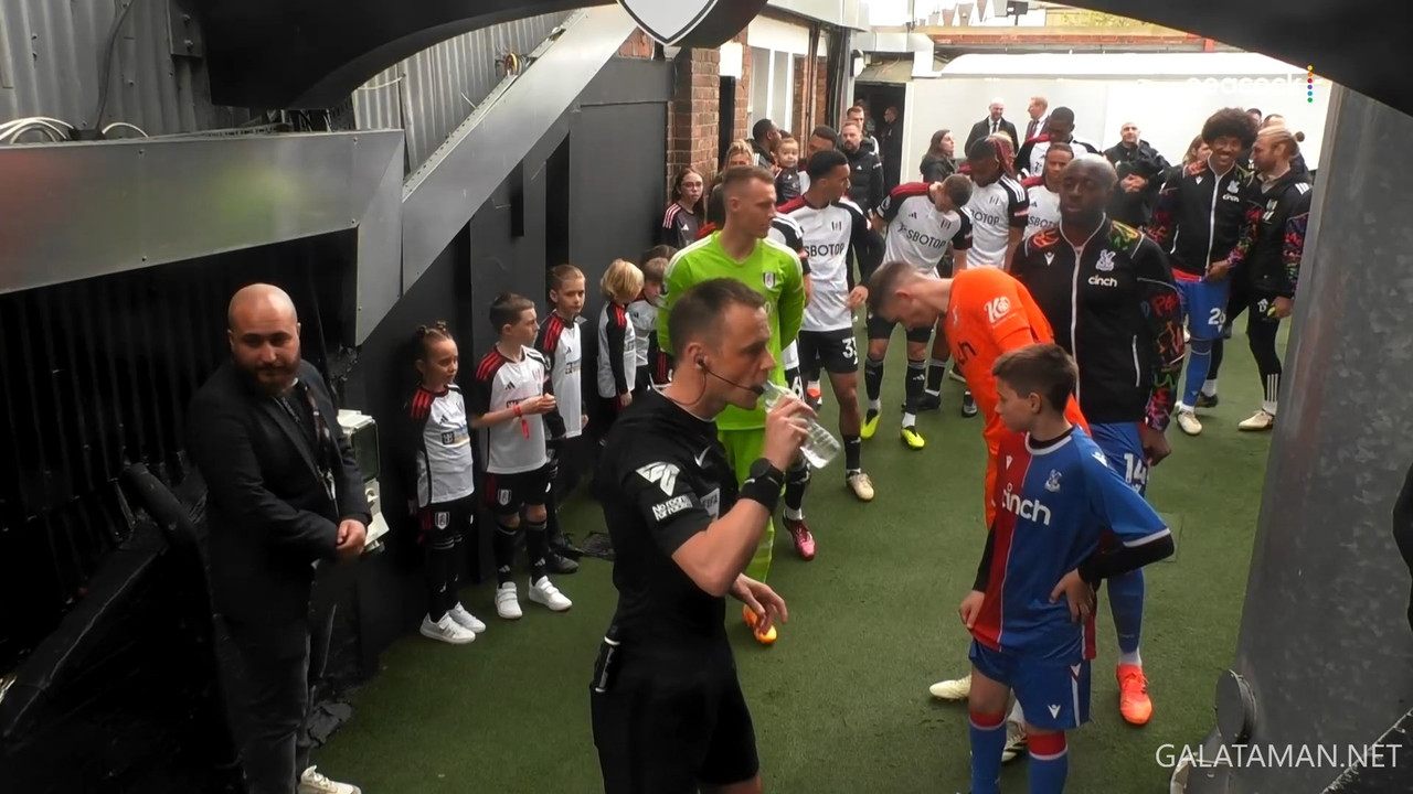 [Image: 04-27-15-53-53-Peacock-9-Fulham-vs-Cryst...57-675.jpg]