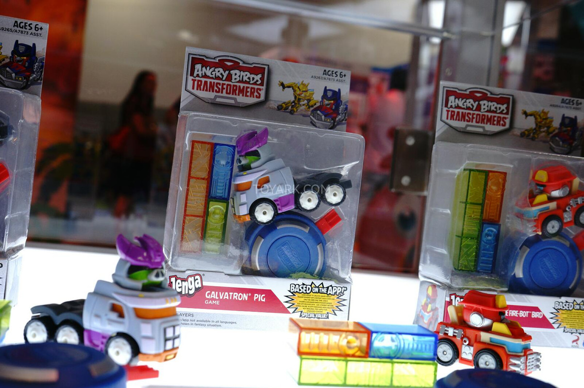 SDCC-2014-Angry-Birds-Transformers-026_140616794