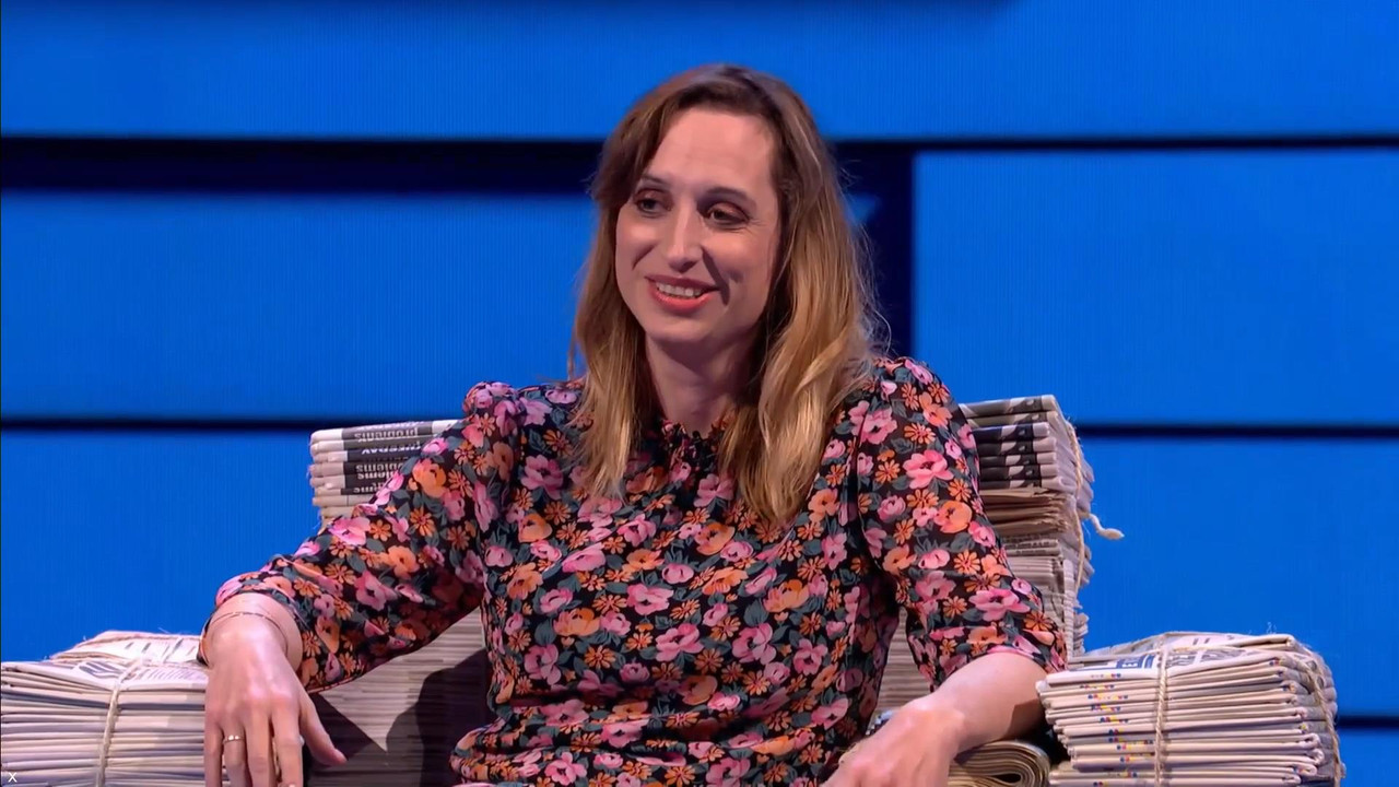 Isy Suttie 171021.mp4_snapshot_00.44_[2021.10.17_02.59.35]