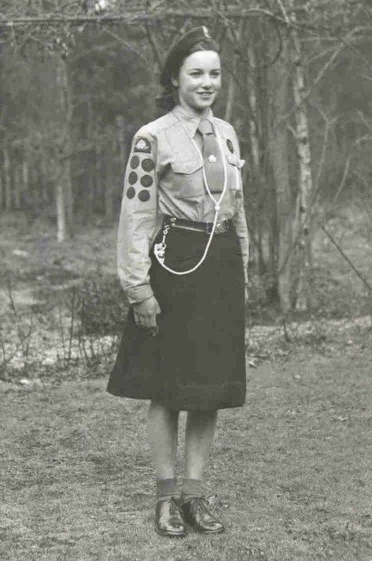 vintagegirlguidemyera.jpg
