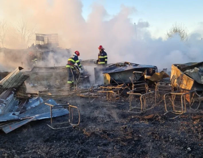 [Imagine: incendiu-isu-constanta-pompieri.webp]