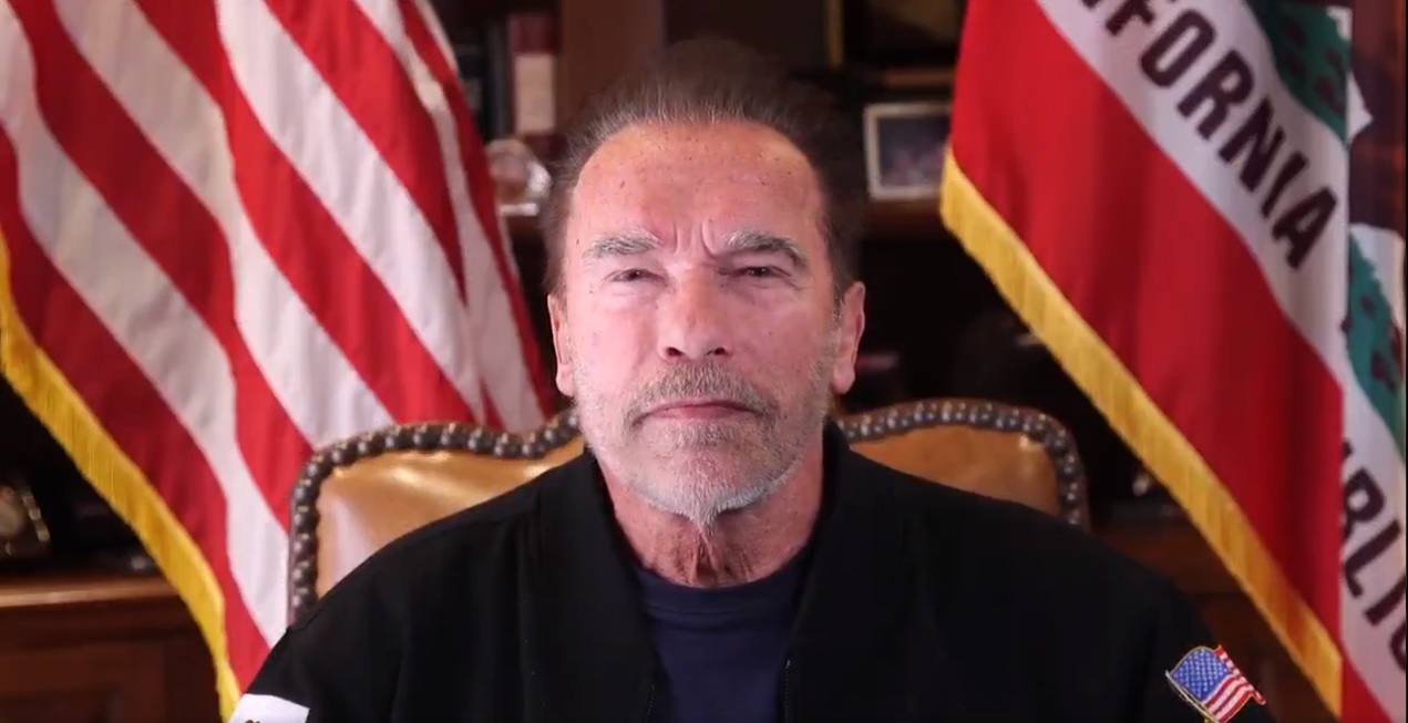 Arnold Schwarzenegger acaba de donar 25 casas a veteranos sin hogar en Los Ángeles