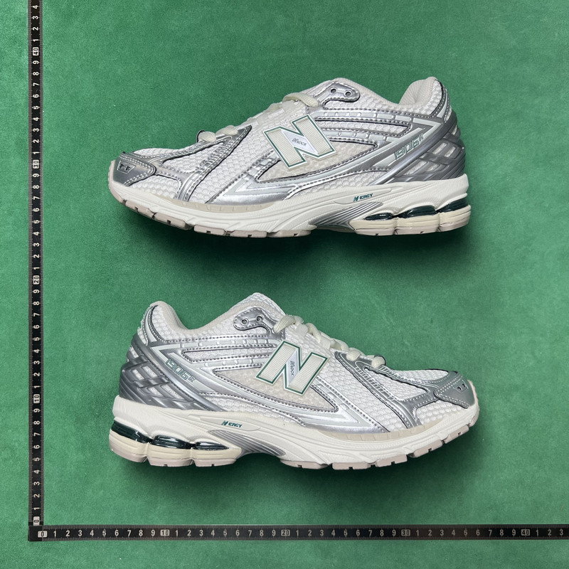 383、New Balance NB 1906R