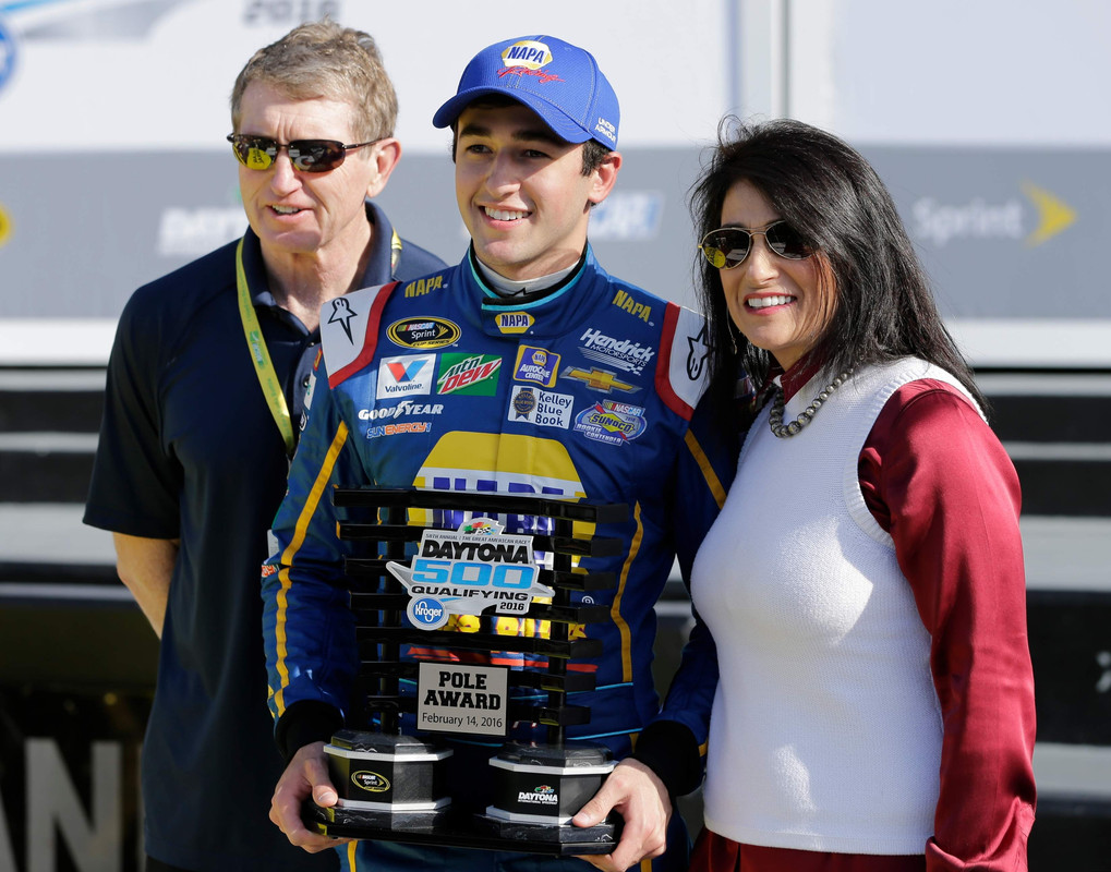 Chase Elliott 2024 dating, net worth, tattoos, smoking & body facts