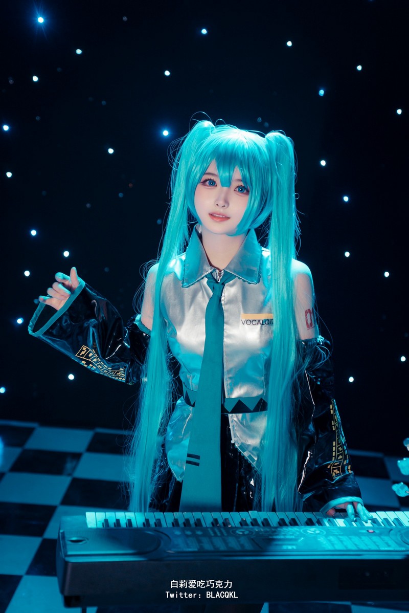 白莉爱吃巧克力 初音未来 Miku Cosplay 写真集【87P｜762MB】插图1