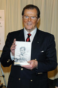 roger-moore-b13