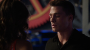Arrow-S02-E01-La-citta-degli-eroi-BDMux-