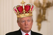 https://i.postimg.cc/cv7nyBBX/trump-crown.jpg