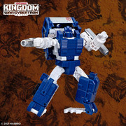 05-Transfomrers-Kingdom-Deluxe-Pipes