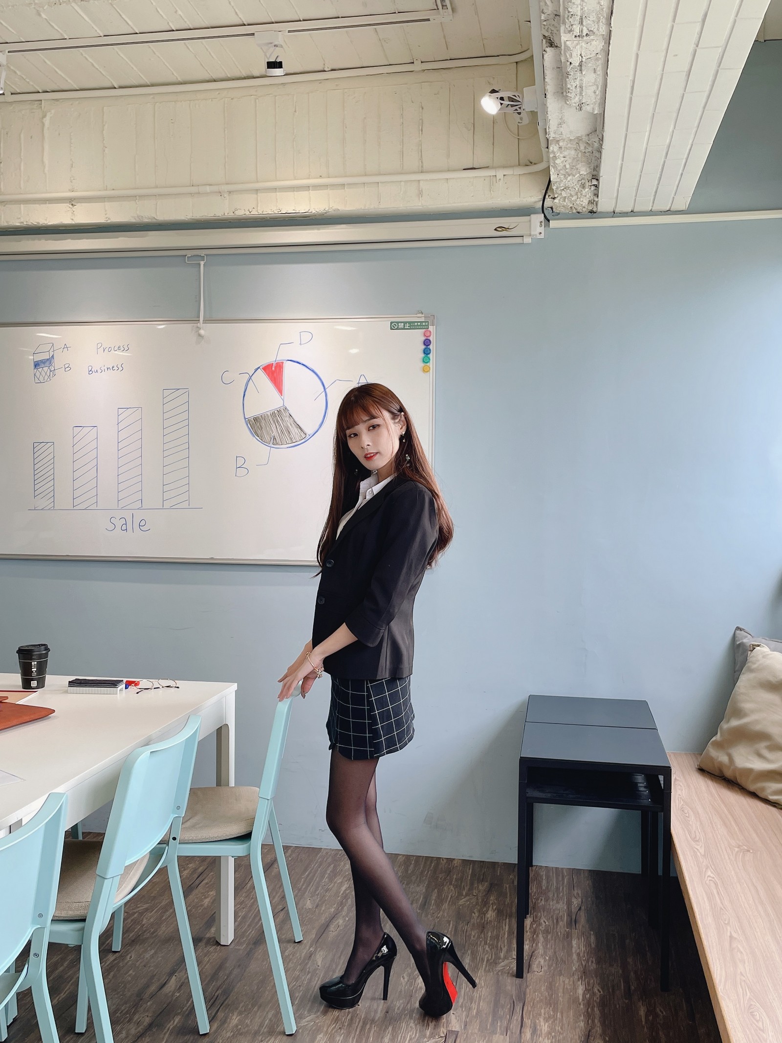 泥泥汝 OL 女郎 B 主题 写真＋视频合集｜高人气职业风作品（350P｜12V｜840MB）插图1