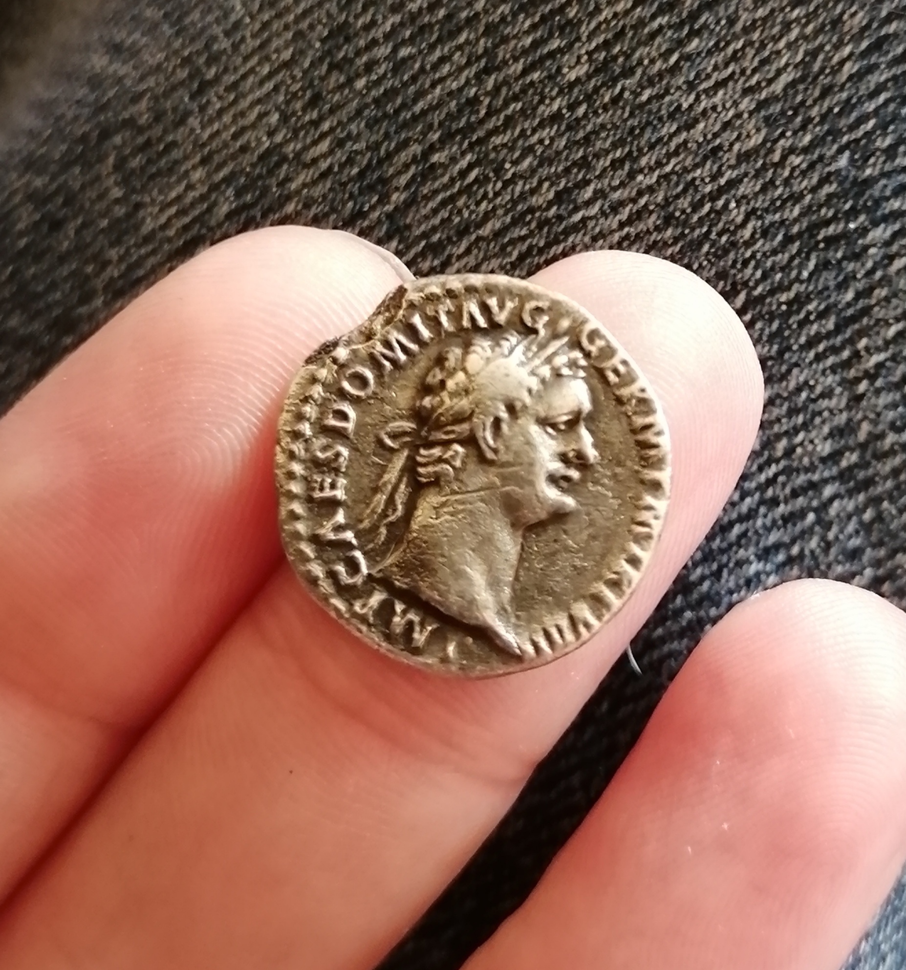 Denario de Domiciano. IMP XXI COS XV CENS P P P. Minerva a dch. sobre pedestal. Roma IMG-20210225-144442