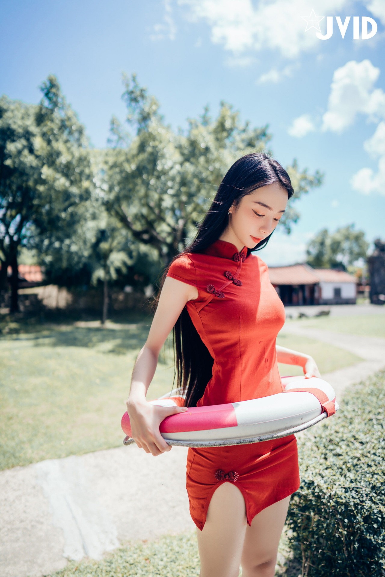 jvid 露出 色色旗袍写真，复古窗边的红衣纹身女孩插图9