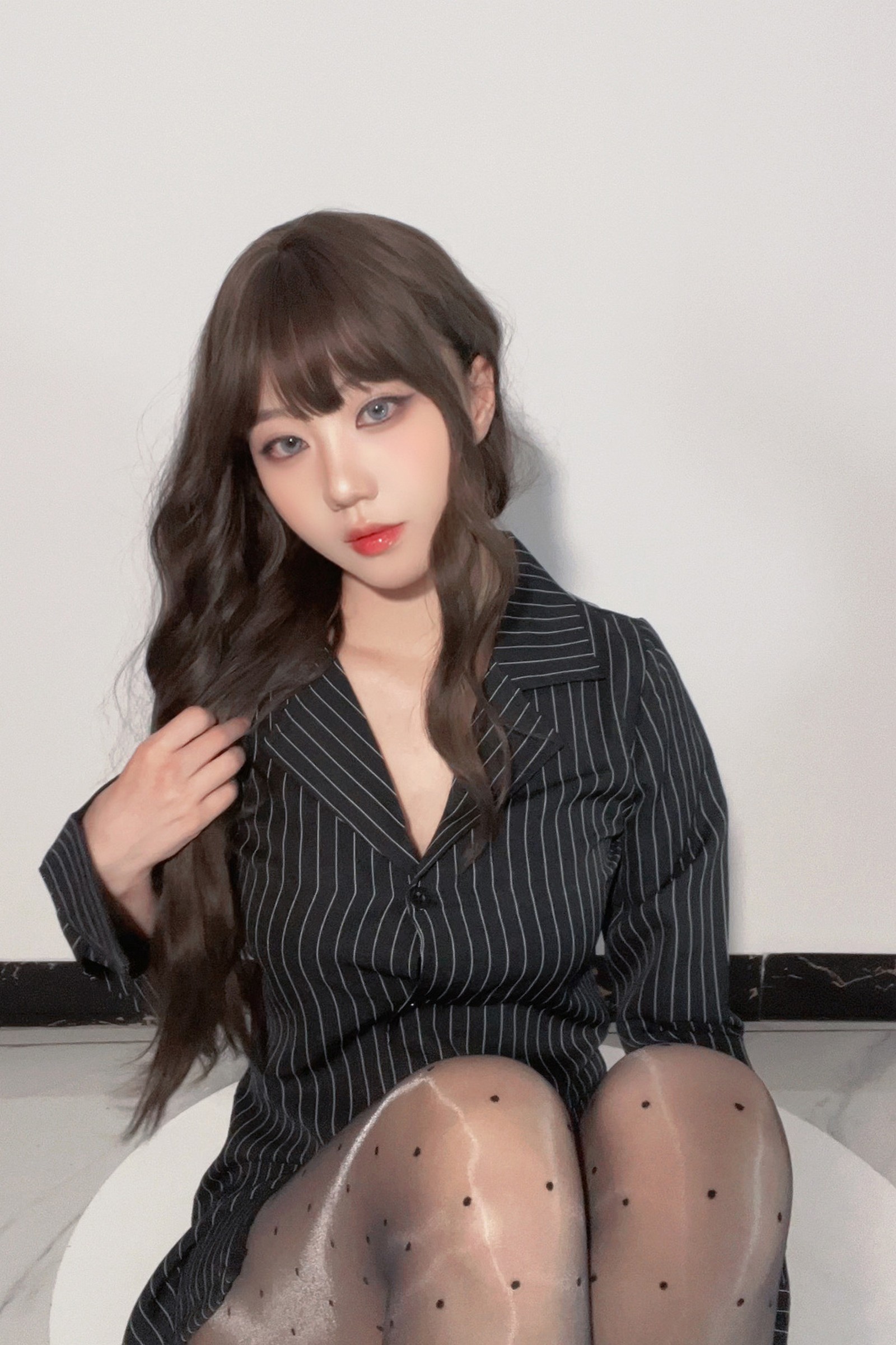 无影喵喵 秘书 Cosplay 写真＋视频合集｜职业制服风高清摄影（98P｜6V｜1.24GB）插图6