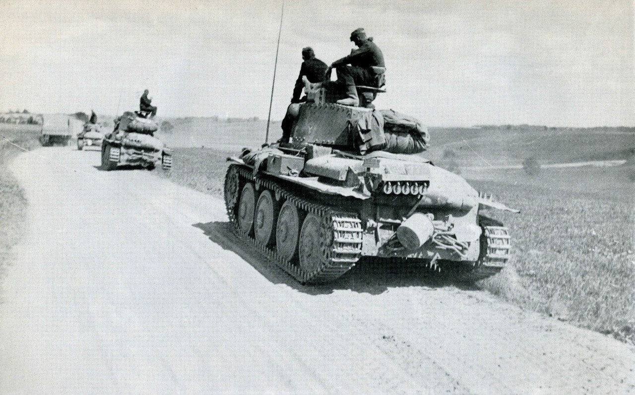 Waffen-Arsenal_023_-_Panzer_ 8 тд