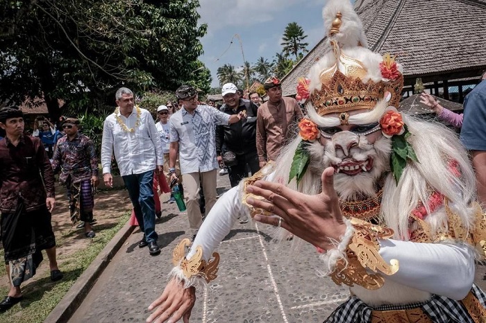 Seluruh peserta World Tourism Day 2022 mengikuti program field trip ke Desa Wisata Penglipuran di Bangli, Bali.