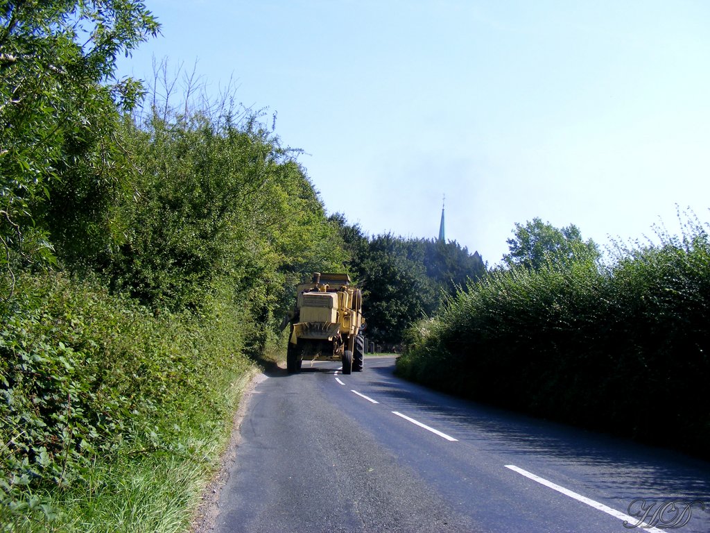 yellow-tractor-country-lane-HD.jpg