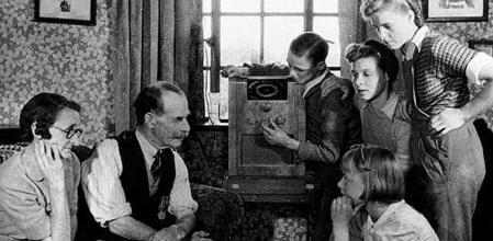 La Radio: su historia, evolución y adaptación en el tiempo hasta llegar a la era digital online Radiohistoria