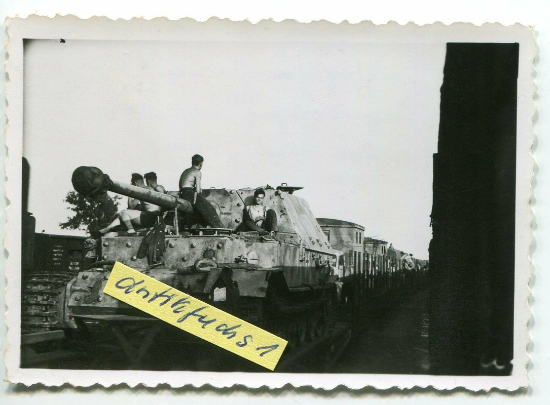 Jagdpanzer Tiger ( P ) Elefant  Ferdinant mit Tarnanstrich auf E