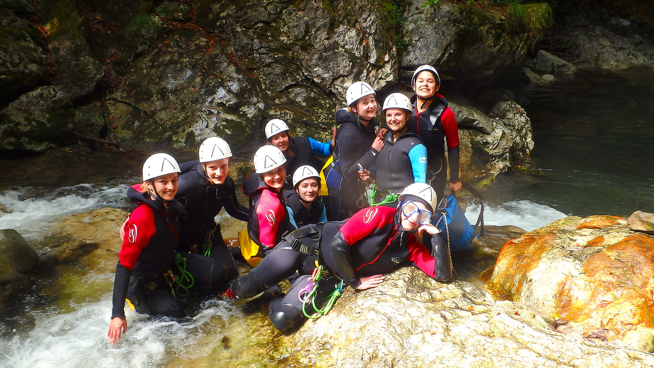 Canyoning en groupe — séminaires, EVG, EVJF, comités d'entreprise