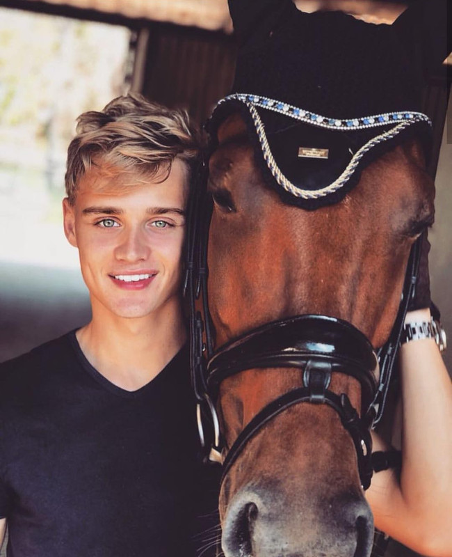 37056751_1997448016966326_6428484848519741440_o