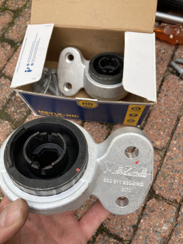 5DD62AEA-CD9A-421F-B201-5D17D4C572CC