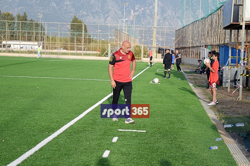 , &Tau;&omicron; &phi;&omega;&tau;&omicron;&rho;&epsilon;&pi;&omicron;&rho;&tau;ά&zeta; &tau;&omicron;&upsilon; &tau;&epsilon;&lambda;&iota;&kappa;&omicron;ύ &Epsilon;&rho;ά&nu;&eta;-&Pi;&alpha;&nu;&theta;&omicron;&upsilon;&rho;&iota;&alpha;&kappa;ό&sigmaf; (&phi;&omega;&tau;&omicron;)