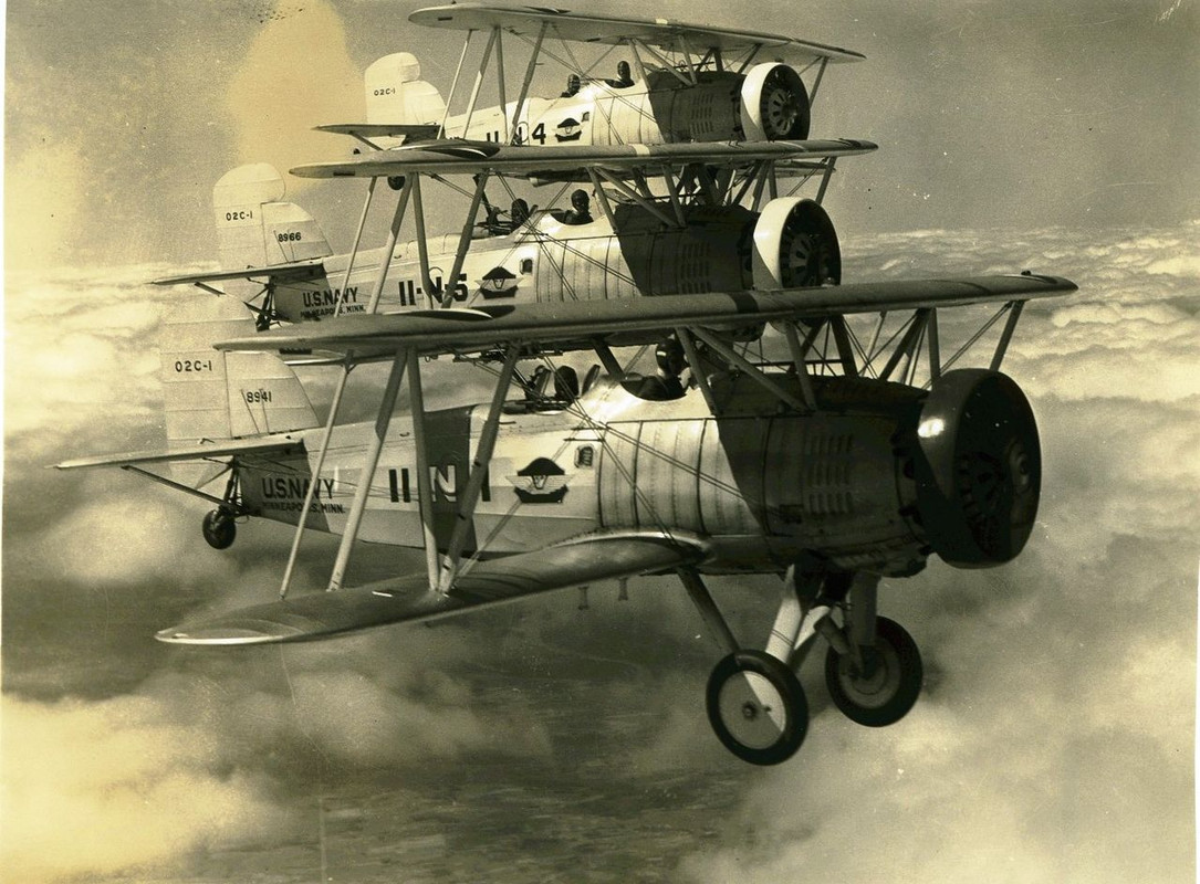 Curtiss_F8C-5_Formation,_circa_1930