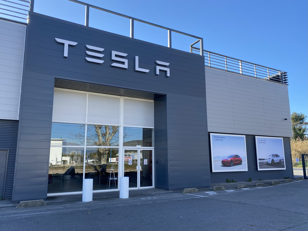 BEDD99AC-B48F-4B4B-91C3-756BD38FE965