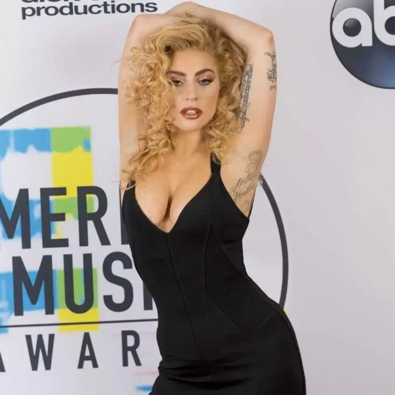 0-top-10-hot-and-sexy-looks-of-lady-gaga