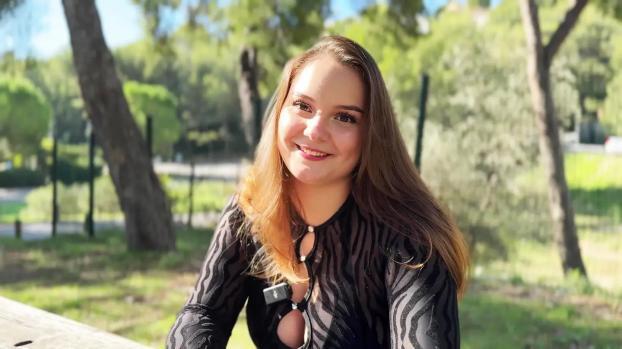 JacquieEtMichelTV – Lily – 23, totally lets go!