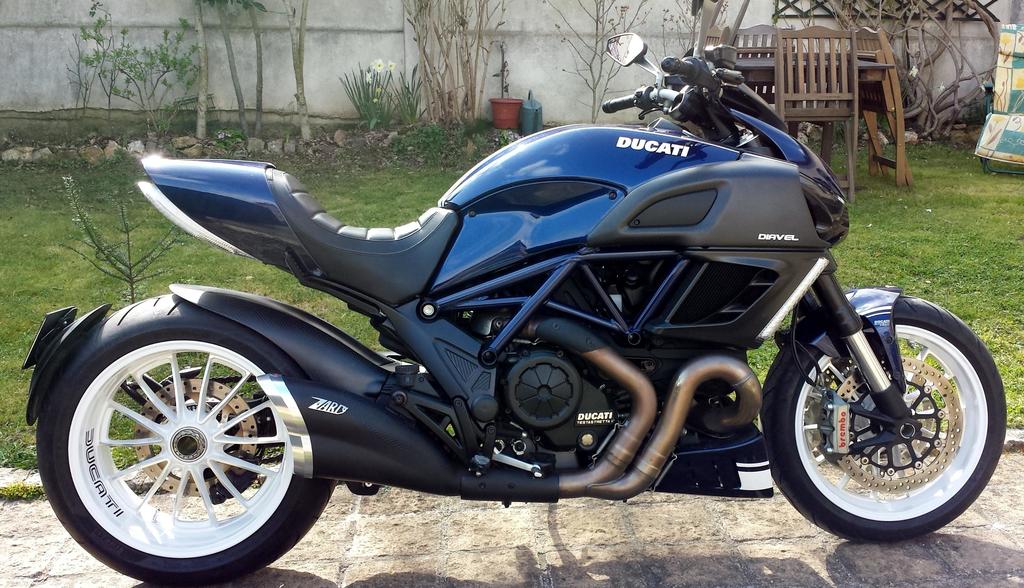 coté droit full carbone