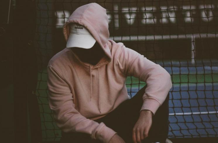 745x489-img-53236-pria-pakai-outfit-pink
