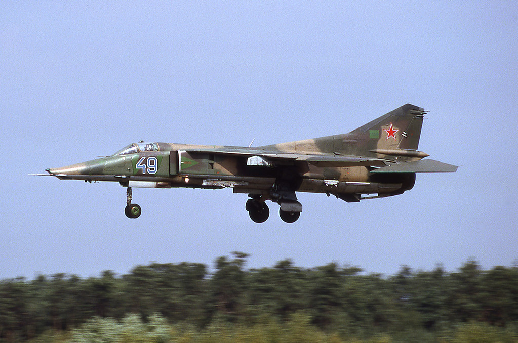 559 APIB Mig-27K 49 Blue_76802630207 [Finsterwalde 8.92]